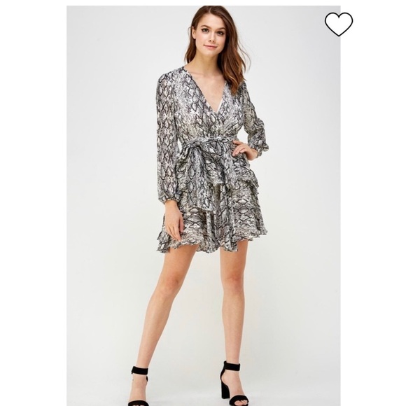 DO+BE Long Sleeve Snake print V-neck Mini Dress size small new with tags - Picture 3 of 6